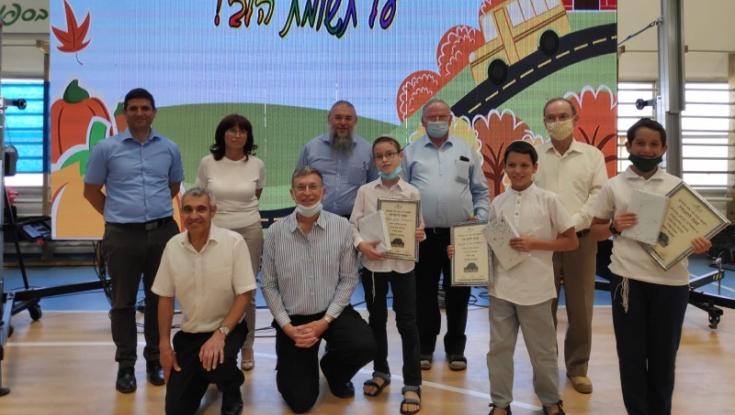 איתן גלידאי הוא הזוכה בחידון תנ"ך ומורשת בגוש עציון