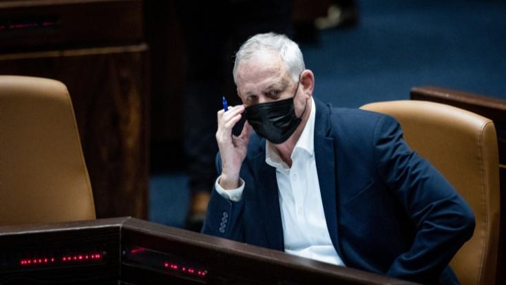 גנץ במסר מאיים על איראן: "אם נדרש נפעל גם באמצעים צבאיים"