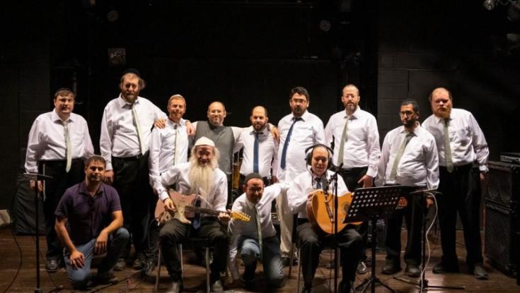 משולי החברה אל מרכז הבמה