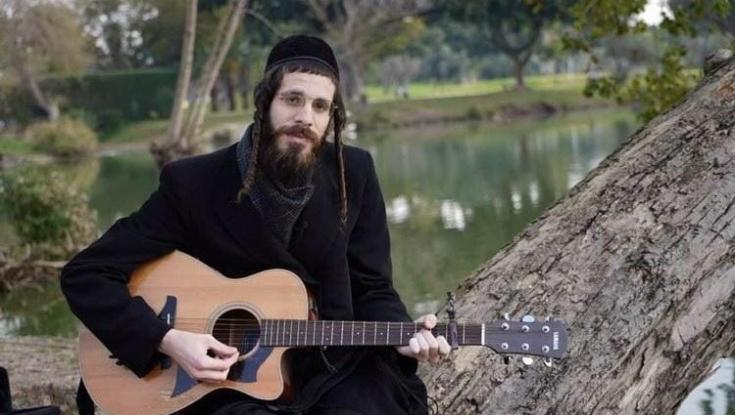 בן האדמו"ר וכוכב הטיקטוק מפתיע: "האיסור לשמוע מוזיקה בבין המצרים לא מובא בשולחן ערוך"