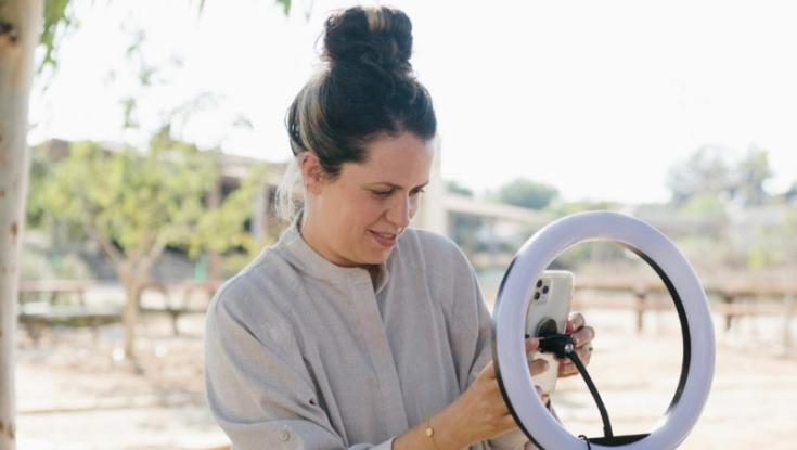"בהתחלה חשבתי שאני יכולה לעשות הכל לבד הכי טוב": היוצרת יעל רוזמרין בראיון מיוחד