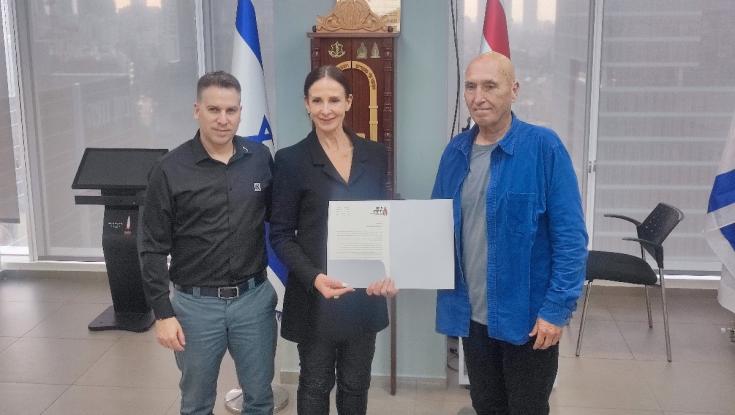 התפקיד החדש של לאה שנירר באירופה: "יראת קודש וכבוד מיוחד"