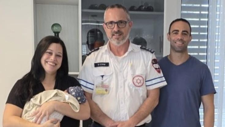 צירי לידה הפתיעו לפנות בוקר והתינוק נולד עוד לפני שהחובש הספיק להגיע