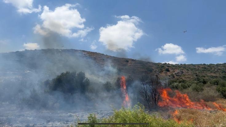 מטחים כבדים לגליל: פצוע קשה מרסיסים, שריפות מתפשטות במספר מוקדים