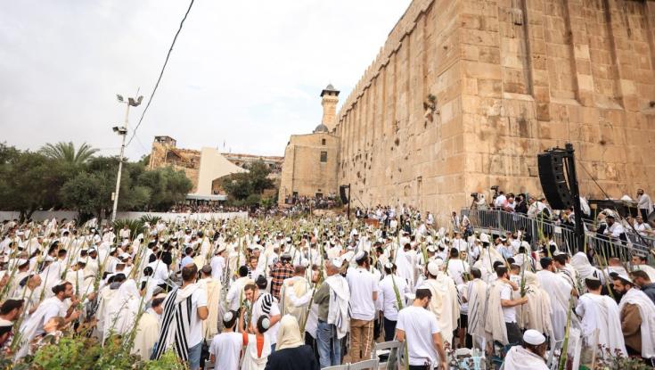 שידור חי מחברון: תפילת הלל עם הרב שמואל אליהו
