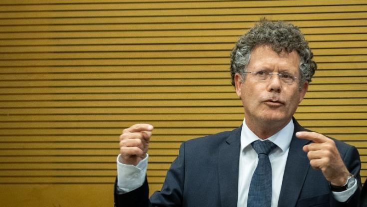 סערה פוליטית בעקבות החשיפה על יצחק עמית: "זה הנשיא שאתם נלחמים עליו?"