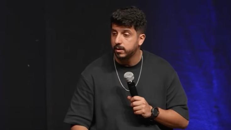 הסטנדאפיסט שגדל בקריית ארבע: "אני עדיין מאמין פשוט אין לי כוח לפרקטיקה"