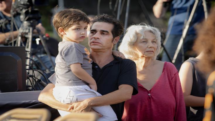 אביב גפן יצא להפגין: "אין פריבילגיה להשאר בבית"