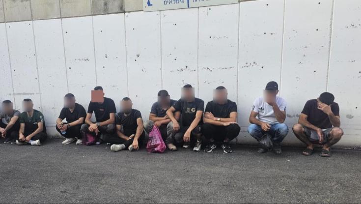 דרמה סמוך לגן הילדים: מיניבוס עמוס פלסטינים נתפס במקום