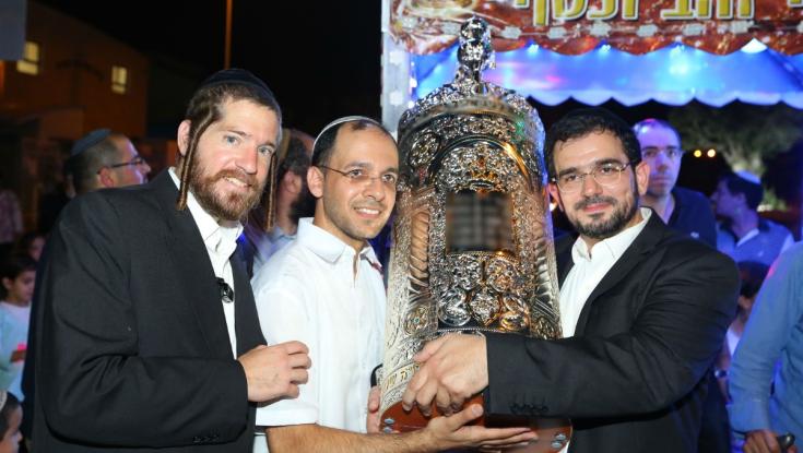 חולמים להכניס ספר תורה לזכר יקיריכם? זו ההגרלה בשבילכם