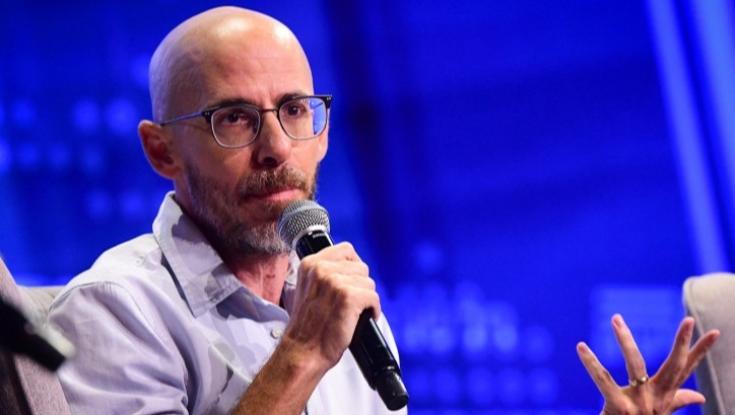 "היי אידיוט": עורך "ארץ נהדרת"  מגיב לבמאי היהודי