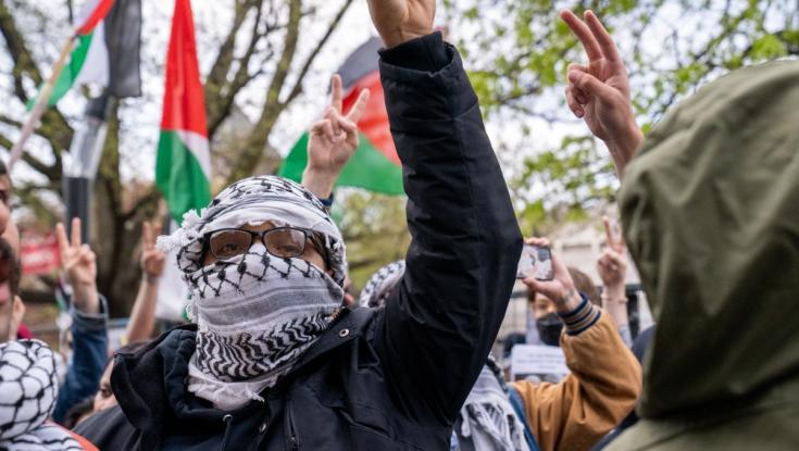 בארה"ב מתכוונים לאשר: עד 4 שנות מאסר על הנפת דגל של ארגון טרור