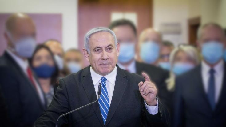 איזה חבר כנסת לא נמצא בתמונה המפורסמת בפתח משפט נתניהו? | 10 שאלות