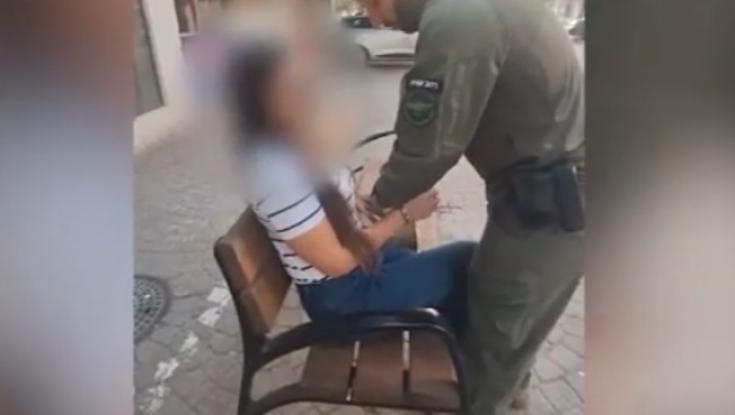 נעצרה באמצע הרחוב: העבריינית שגנבה מיליונים הופתעה באמצע השופינג | צפו