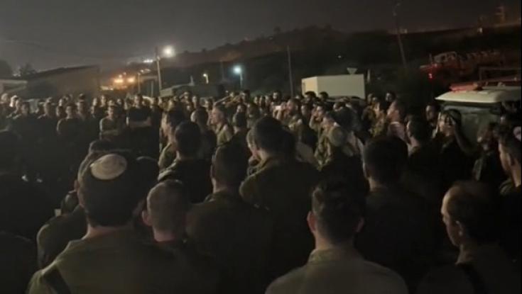 מצמרר: אלפי לוחמים בשירת התקווה לפני היציאה למלחמה