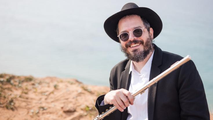 מחלק מצות במשרד: הזמר ההייטקיסט שחזר בתשובה