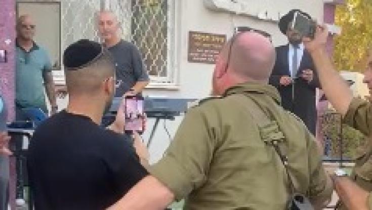 דרמה בבסיס: אייל גולן הותקף על ידי חייל ונמלט מבלי להופיע