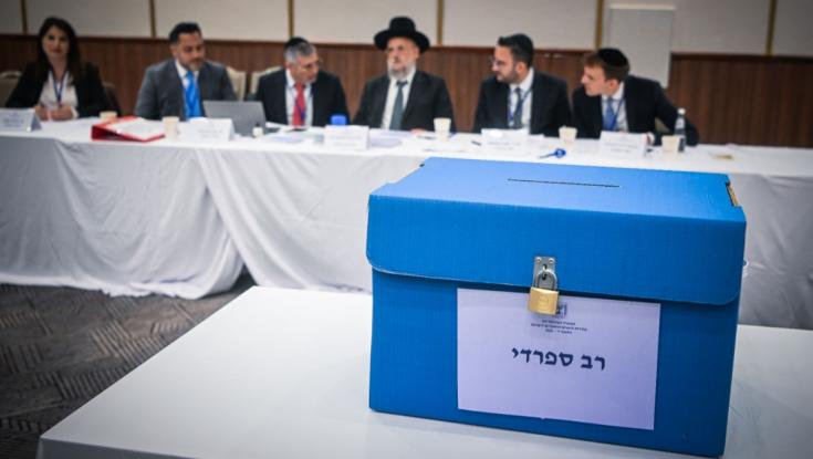 בין כל הרבנים - לא הצלחנו להתעלם מהלוק של חברת הכנסת