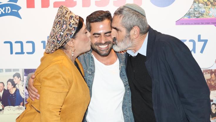 הרגע של משה כורסיה עם ההורים שלו הטריף את הקהל
