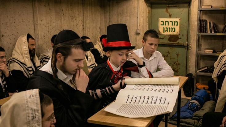 מה עושים כשיש אזעקה בזמן המגילה? הלכות פורים בזמן המלחמה