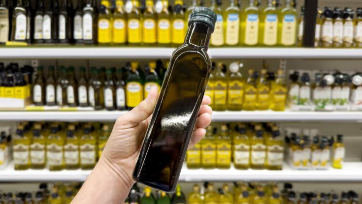 לא במקרר ולא על השיש: המקום הכי טוב לשמור שמן זית