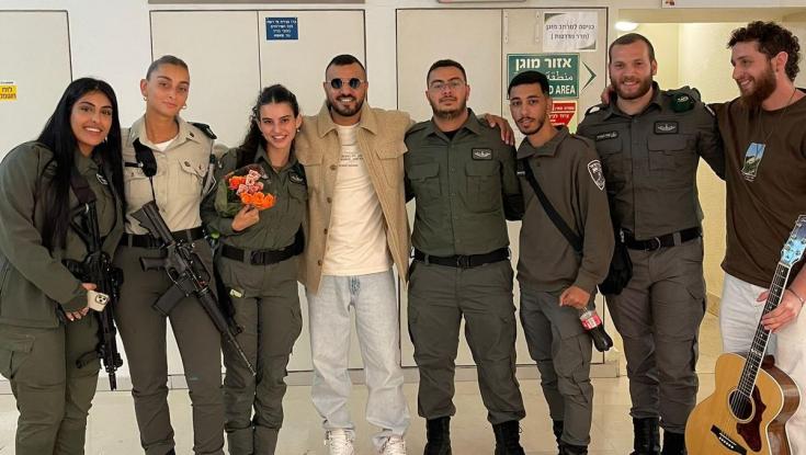 הלוחם הפצוע פקח את עיניו - וביקש לפגוש את הזמר המפורסם