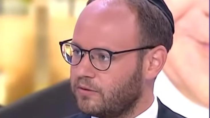 מרגש: העיתונאי החרדי התארס עם יועצת השר הסרוג