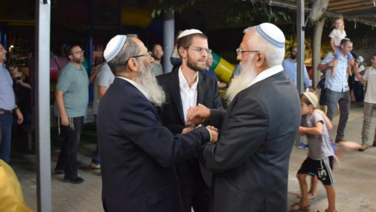 רב קהילה חדש ביישוב הדתי חילוני - כך קיבלו את פניו