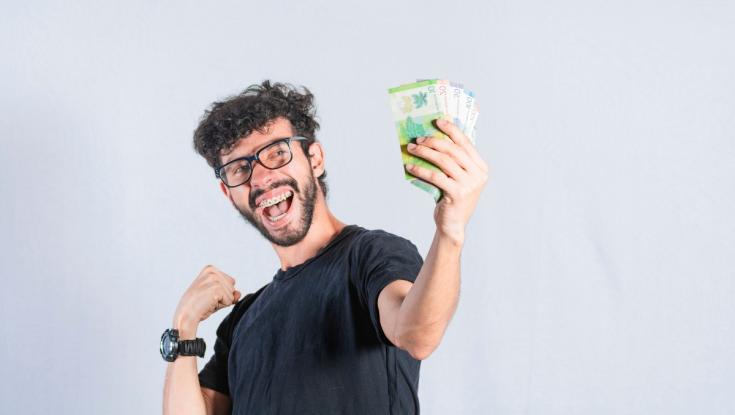 זה הקשר האמיתי בין אושר לעושר