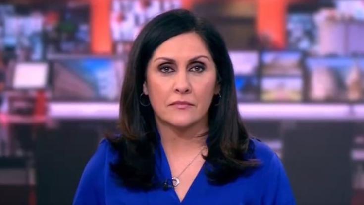 מביך: מגישת ה-BBC שלפה אצבע משולשת בשידור חי