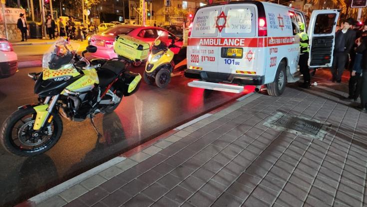 חשד לפיגוע דריסה בבני ברק: הולך רגל נפצע קל