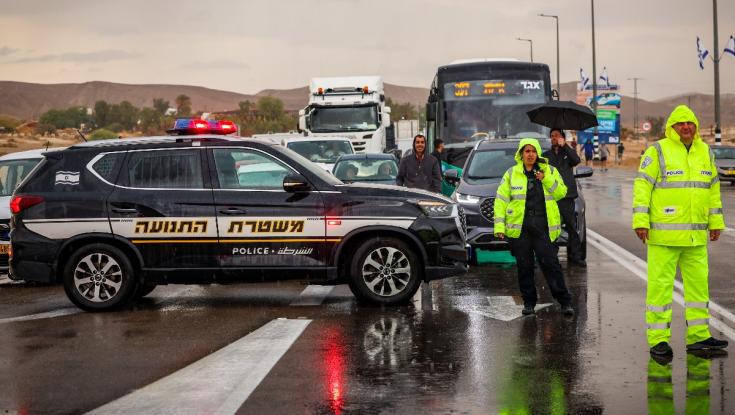 מזג אוויר סוער במיוחד: שני כבישים מרכזיים נחסמו לתנועה