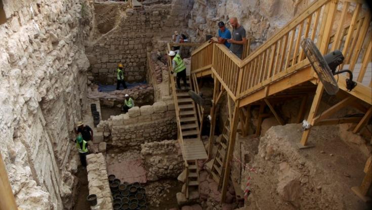 תגלית נדירה מאוד בירושלים: "ראיתי בין האבנים של הקיר משהו שונה"