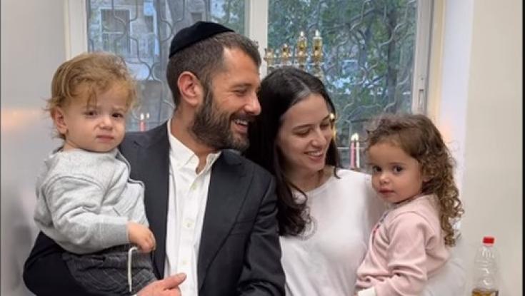 נראית כמו דוסית אמיתית: קורין גדעון בתמונת חג משפחתית