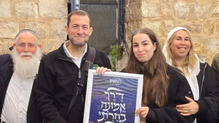 באמצע הלילה: אגם ברגר בביקור עוצמתי בקבר יוסף