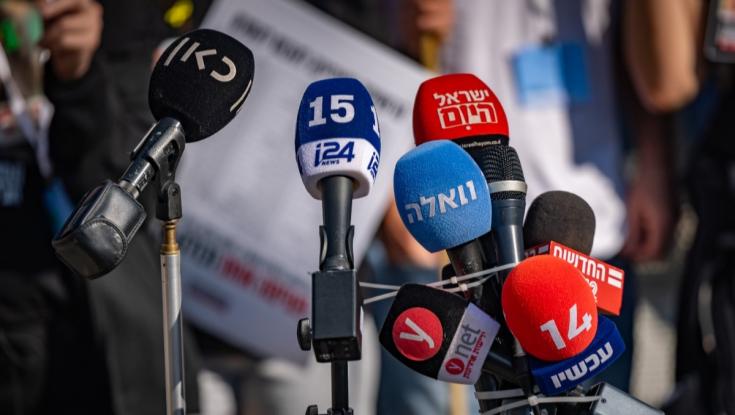 ההסתבכות של העיתונאי הבכיר: תשלם מאות אלפים, לא הסתתי לרצח להט"ב