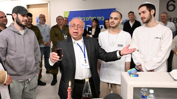 ההבדלה המרגשת בעולם: החטופים ששוחררו הוציאו את השבת | צפו