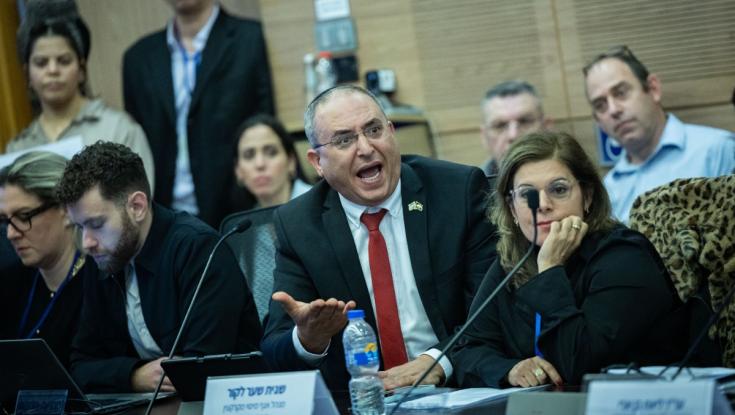 הח"כ צרח על אב החטוף בכנסת: "אתה מכניס את הבן שלך לשנים במרתפי החמאס"