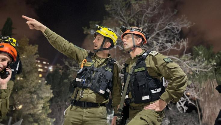 בניין בחיפה נפגע קשות מטיל איראני: 9 פצועים פונו מהמקום, 4 מנותקי קשר