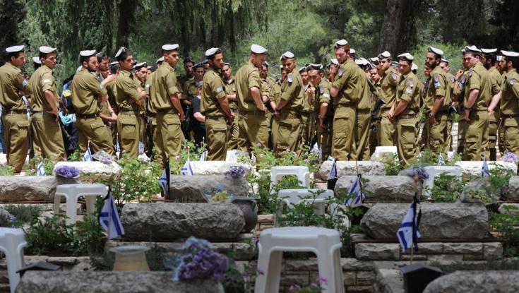 שירת הסטיקר: כל חללי המלחמה ברכב אחד