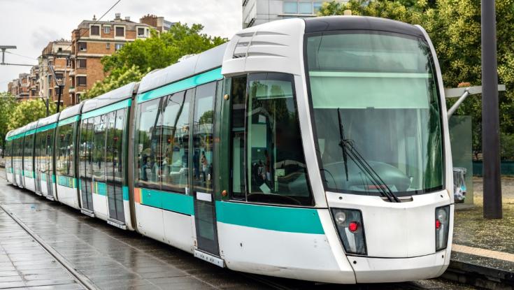 שאל את הרב | האם מותר לנסוע בשבת במטרו כאשר הנהג גוי?