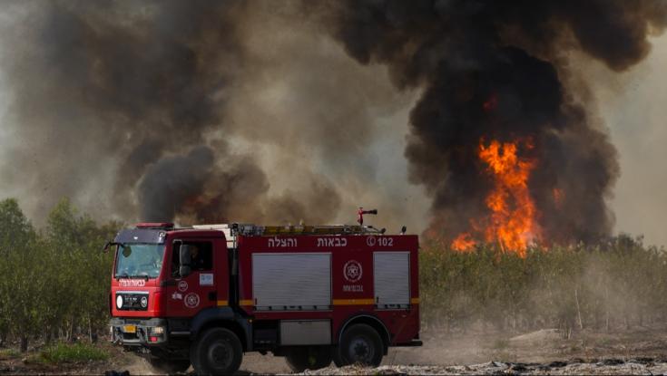 בית כנסת באוסטרליה הוצת על ידי רעולי פנים, בזמן שחברים מהקהילה שהו בו