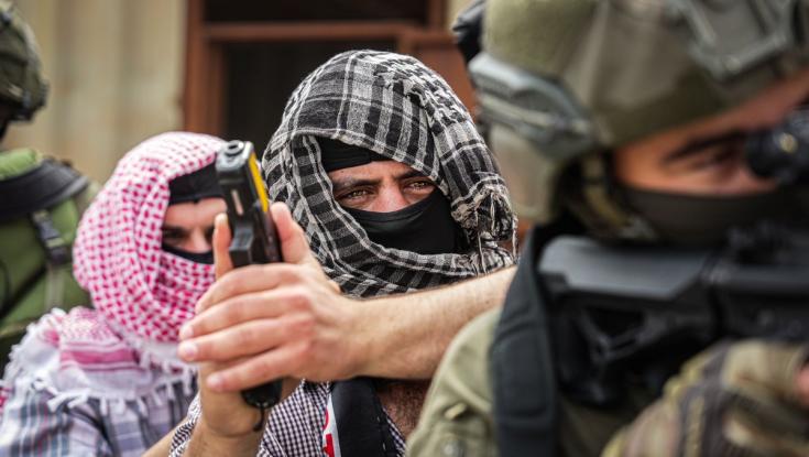 המבוקש הפלסטיני התיישב בבית קפה - ואז המסתערבים תקפו
