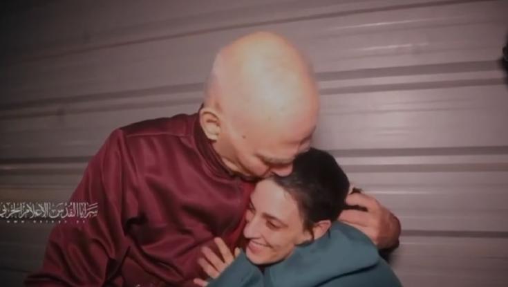 שעות לפני שחרורם: סרטון ראשון של החטופים ארבל יהוד וגדי מוזס יחד