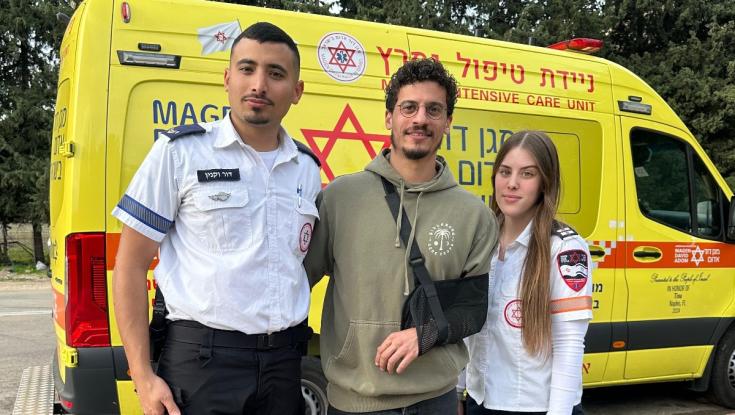 בין חיים למוות: חייל המילואים שנפצע פגש את בני הזוג שהצילו את חייו