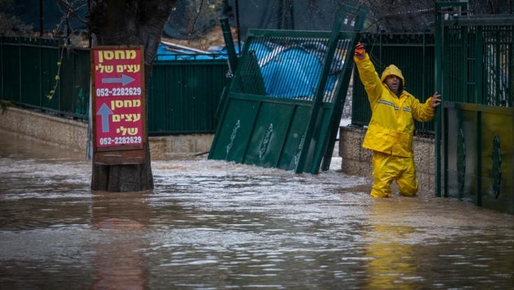קטסטרופה תחבורתית בדרום: כבישים נחסמו בשל הצפות