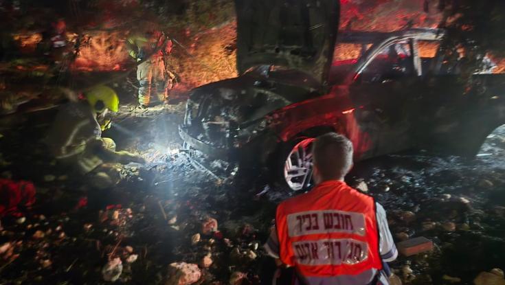 רצח כפול: שני גברים נמצאו ללא רוח חיים ברכב בוער