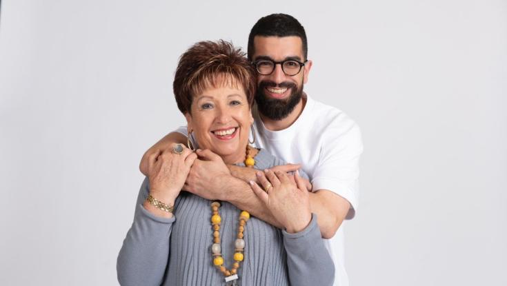 דמעות וחיבוק מההורים: חנן בן ארי אסף את כל המשפחה והחברים כדי לשתף