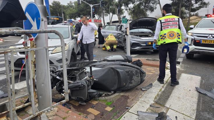אסון בירושלים: "רוכב האופנוע שכב בצד הכביש לאחר שנפגע מרכב"