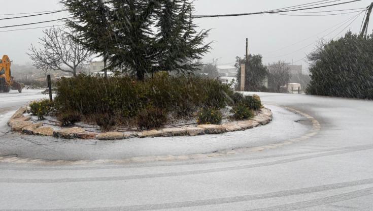 הפתעה לבנה: שלג החל לרדת בגוש עציון